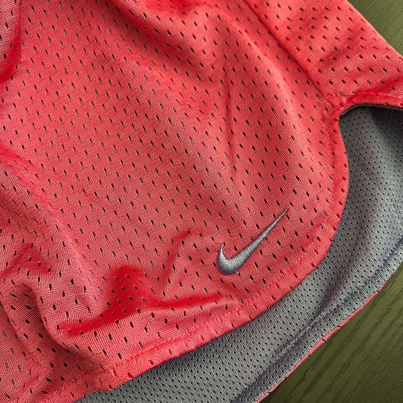 Nike Women’s Athletic Shorts Mesh Activewear Solid Pink Medium - Picture 2 of 3
